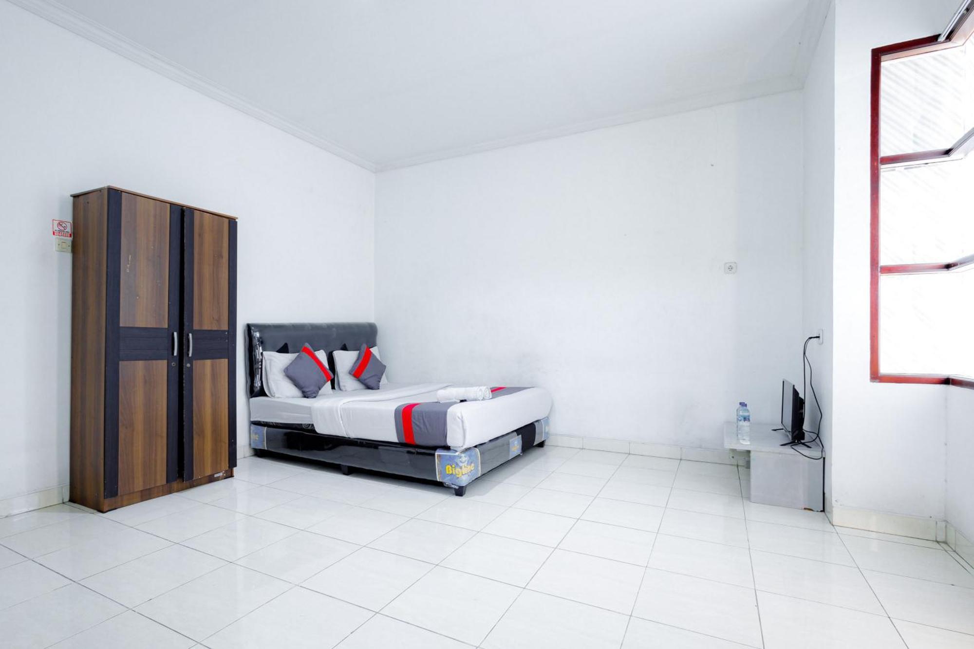 J&B Rooms Tomang Jakarta Mitra Reddoorz Bagian luar foto