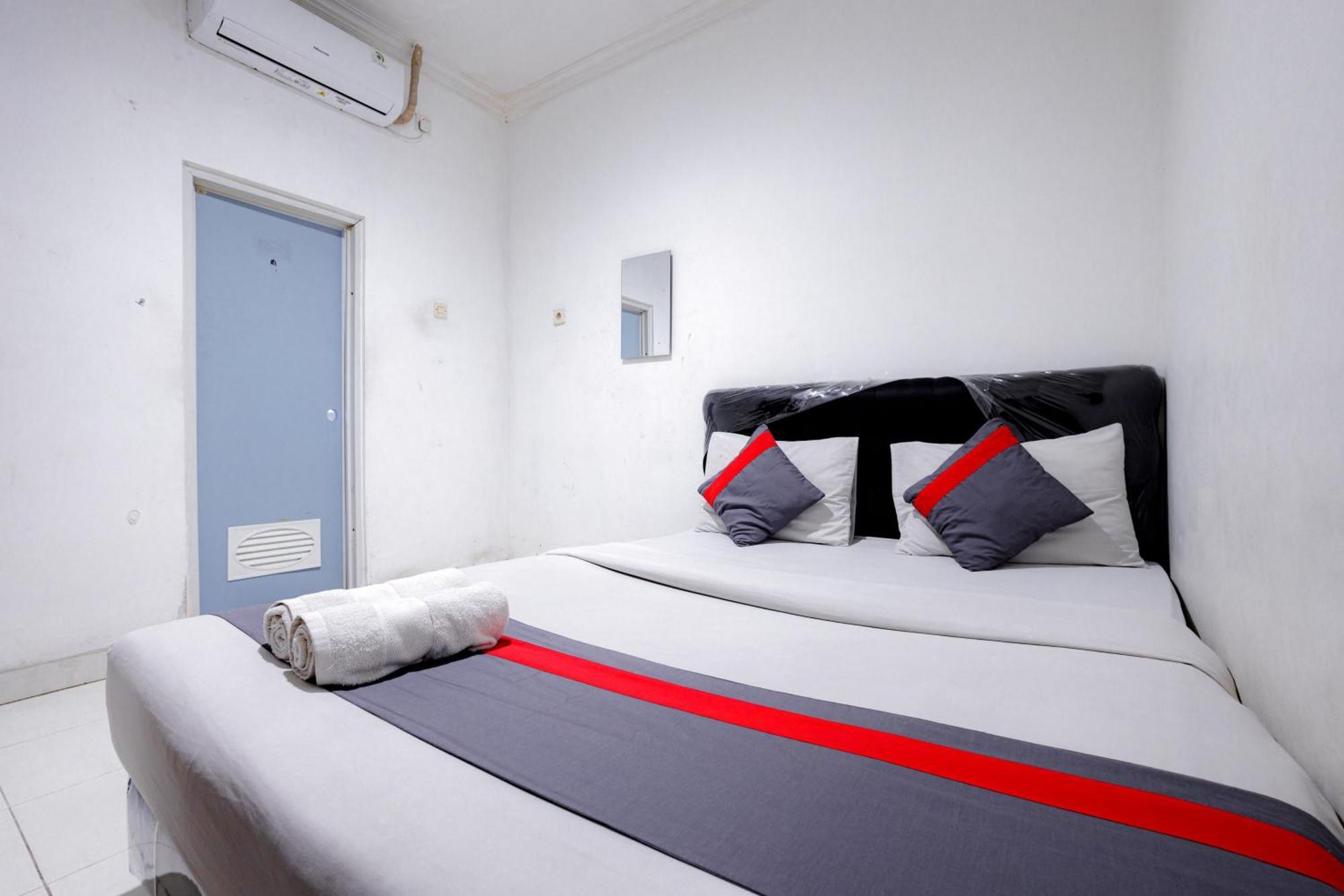 J&B Rooms Tomang Jakarta Mitra Reddoorz Bagian luar foto