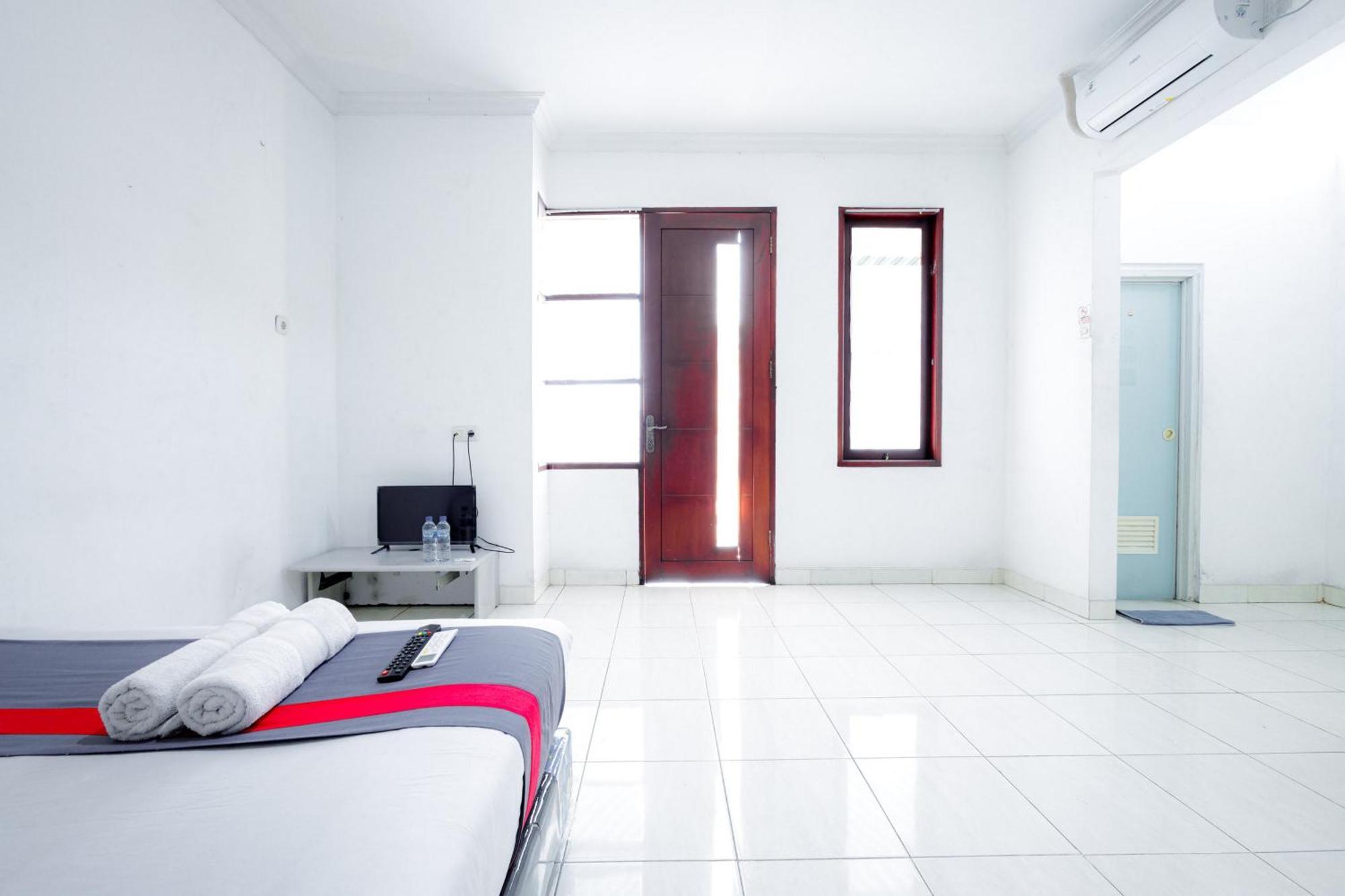J&B Rooms Tomang Jakarta Mitra Reddoorz Bagian luar foto