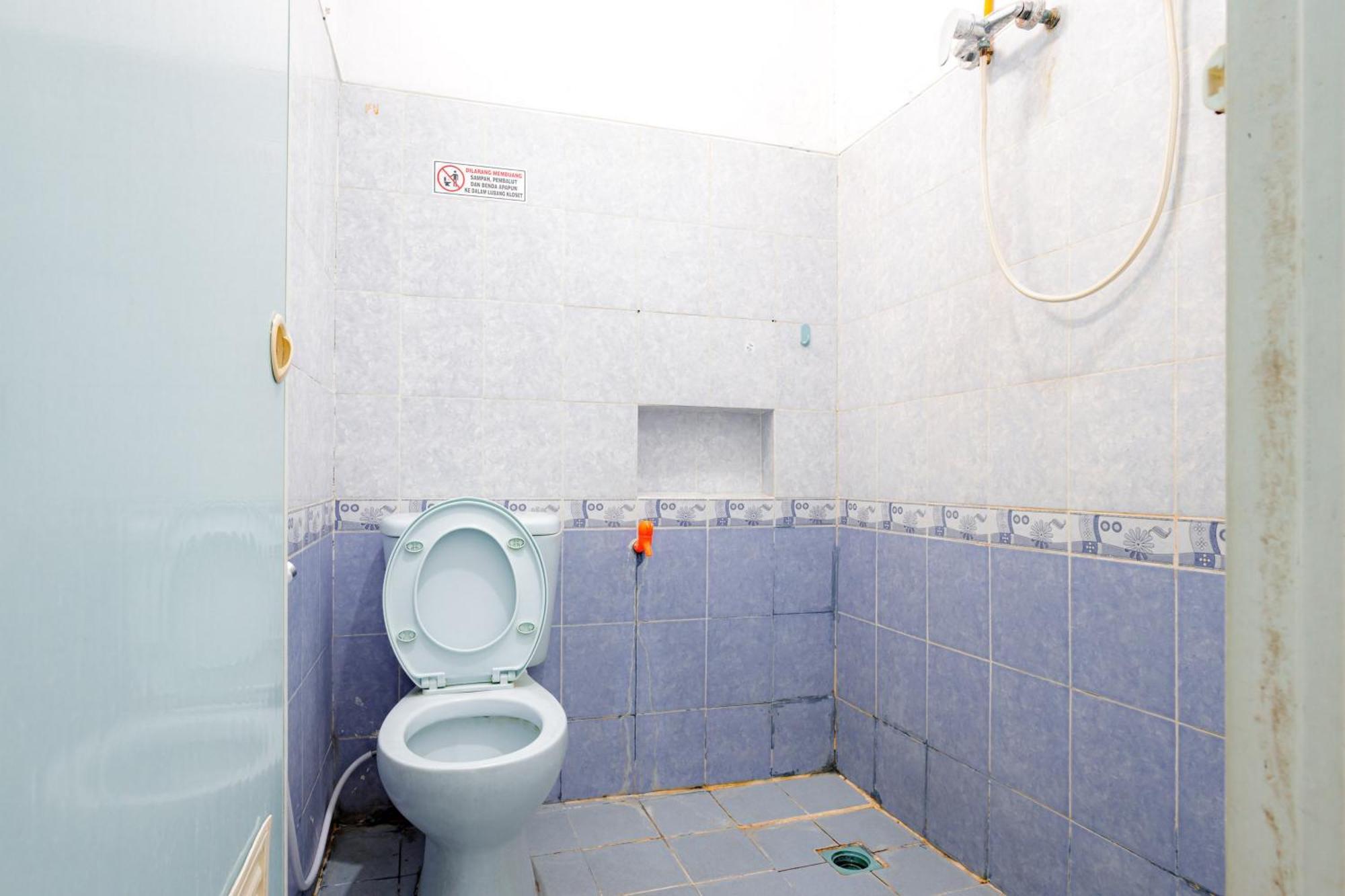 J&B Rooms Tomang Jakarta Mitra Reddoorz Bagian luar foto