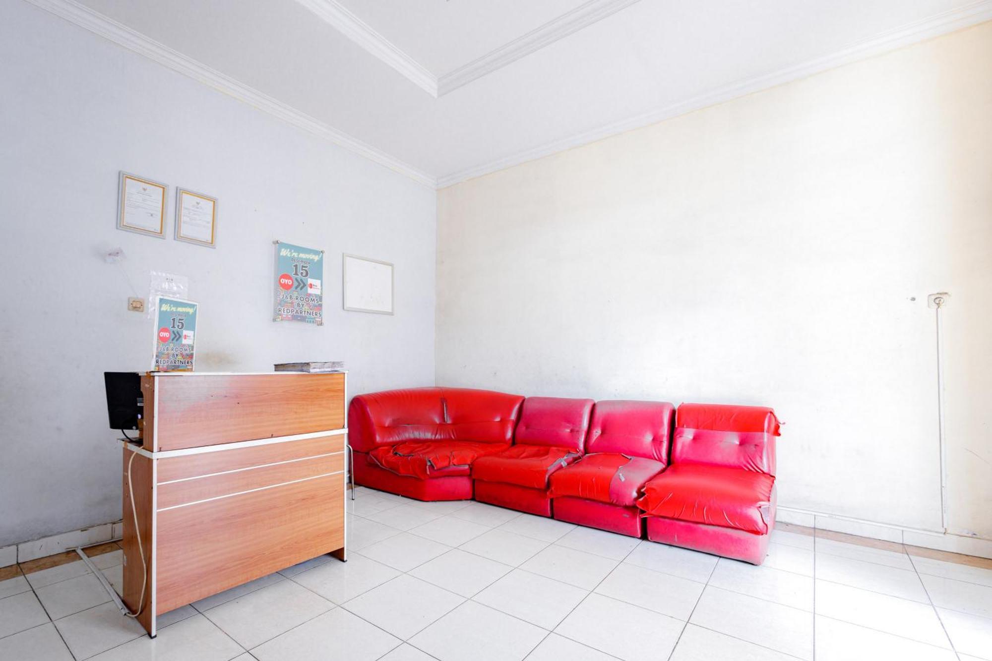 J&B Rooms Tomang Jakarta Mitra Reddoorz Bagian luar foto