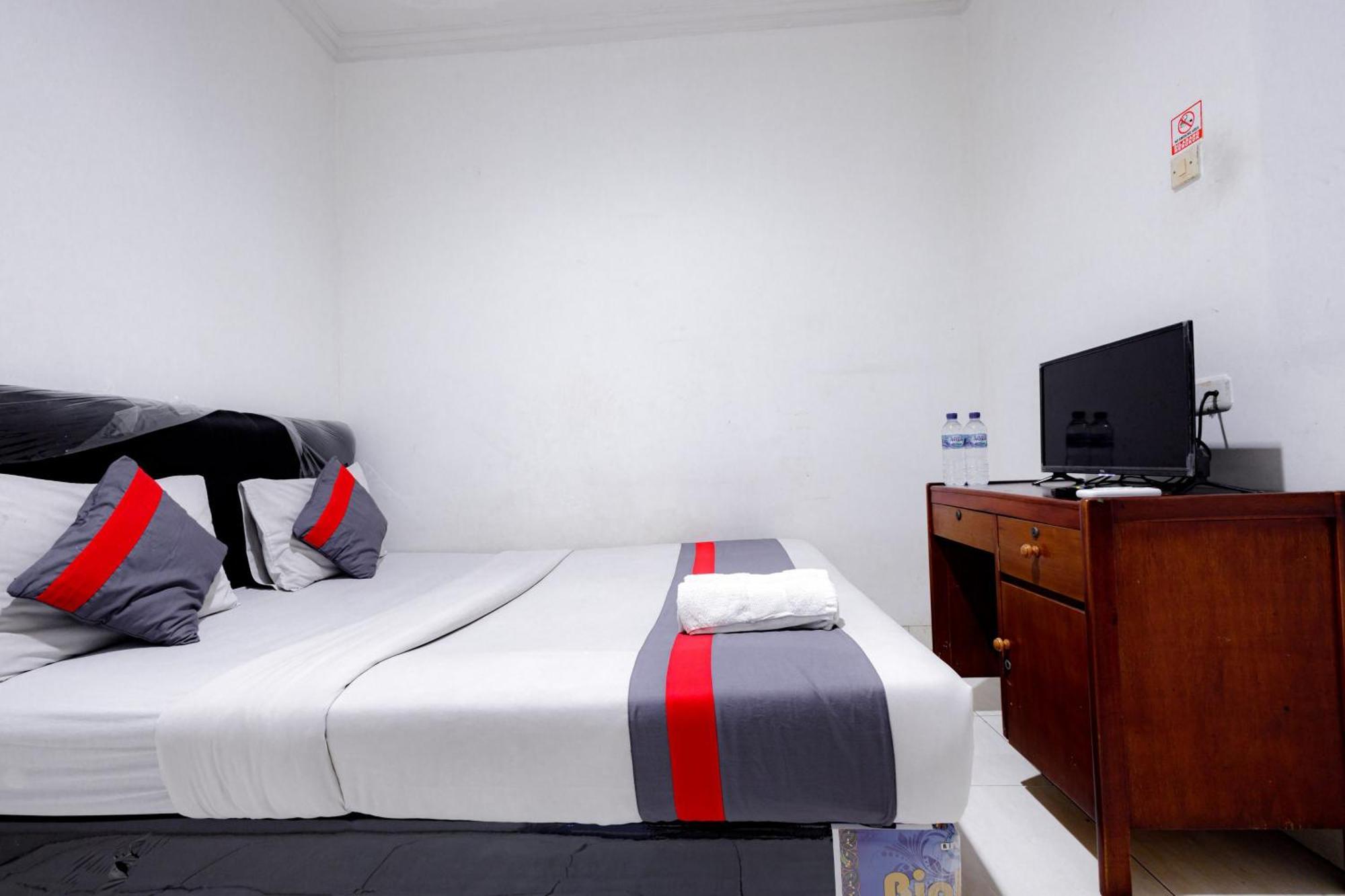 J&B Rooms Tomang Jakarta Mitra Reddoorz Bagian luar foto