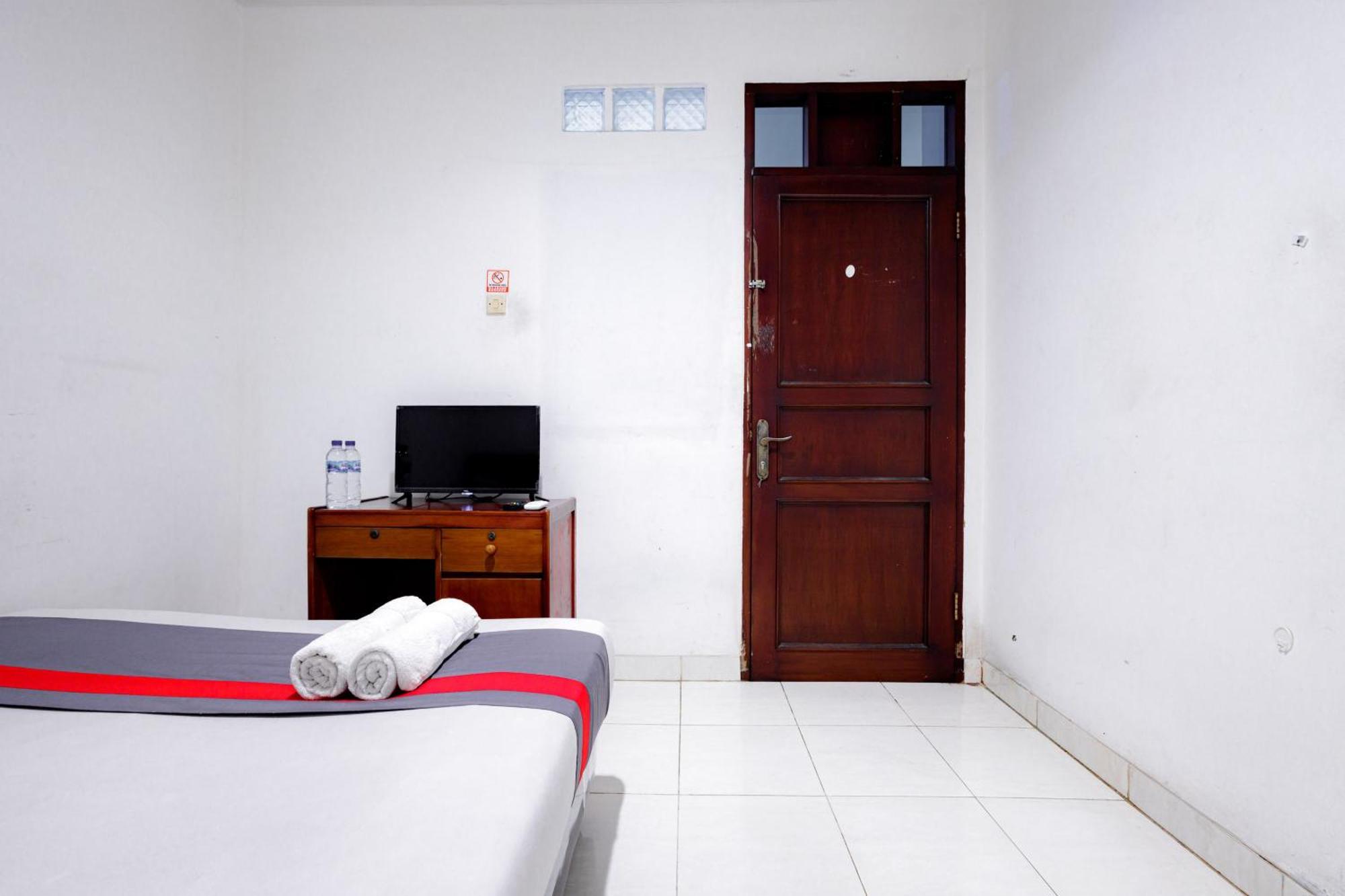 J&B Rooms Tomang Jakarta Mitra Reddoorz Bagian luar foto