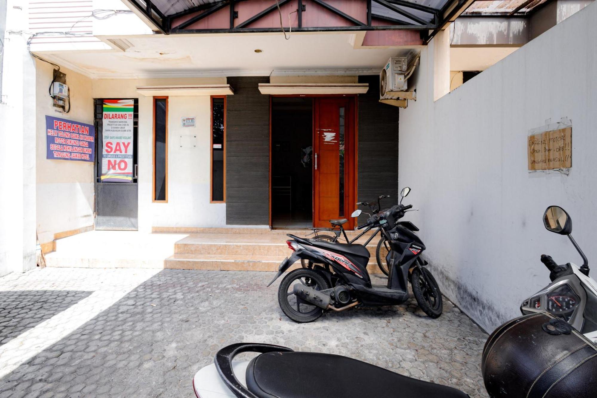 J&B Rooms Tomang Jakarta Mitra Reddoorz Bagian luar foto
